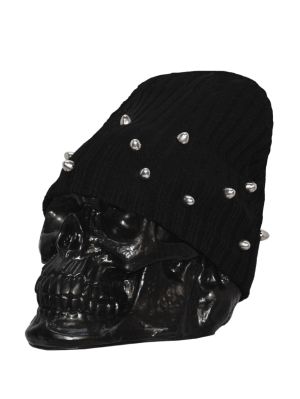 Svart mössa med nitar